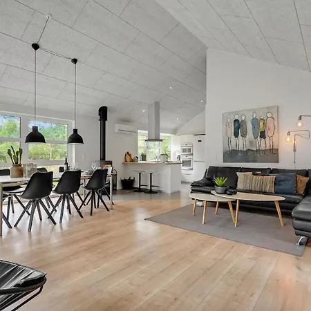 Awesome Home In Blavand With Sauna *