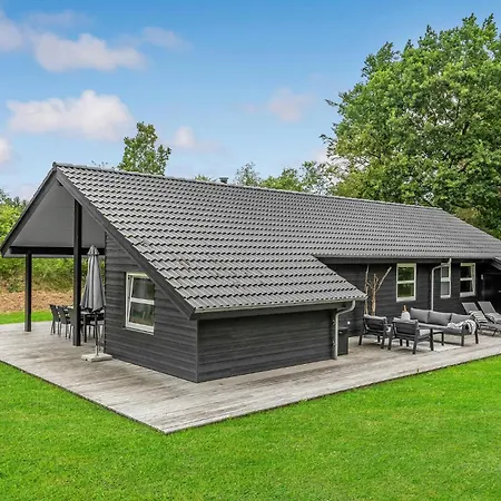 Semesterbostad Awesome Home In Blavand With Sauna